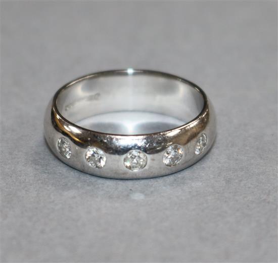 A modern 18ct white gold and gypsy set five stone diamond ring, size S.